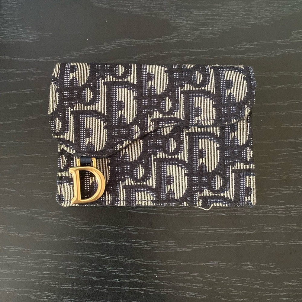 CHRISTIAN DIOR WALLET🩵🩵